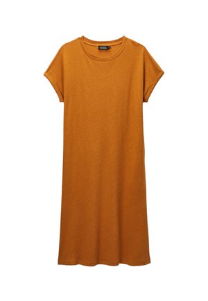Robe décontractée orange moutarde à manches courtes, longueur genou, avec un col rond et des manches légèrement retroussées.