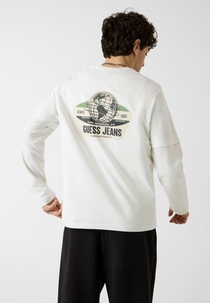 Guess, BEDRUCKTES LOGO-T-SHIRT - T-shirt imprimé - weiß