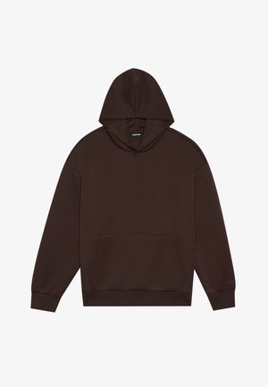 Un sweat à capuche marron fabriqué en tissu doux. Dispose d'une poche kangourou et de poignets côtelés. Aucune motif visible ni matériel additionnel.