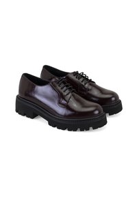 Bordeaux patentleren schoenen met een ronde neus, vetersluiting aan de voorkant en een dikke zwarte rubberen zool met een gestructureerd loopvlak.