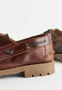 Thumbnail Image 6