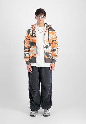 Alpha Industries, HOODIE - Sweatjacke - orange grey camo