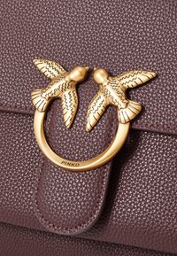 Pinko LOVE SOFT BIG BOTTALATA - Borsa a tracolla - chocolate
