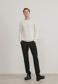 BOSS SLIM - Hlače chino - black