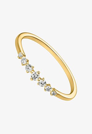 Anillo de banda delgada de oro con siete pequeños diamantes redondos dispuestos en fila en un lado, acabado pulido y suave.
