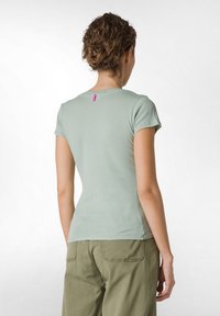 Deha T-shirts print - green sage
