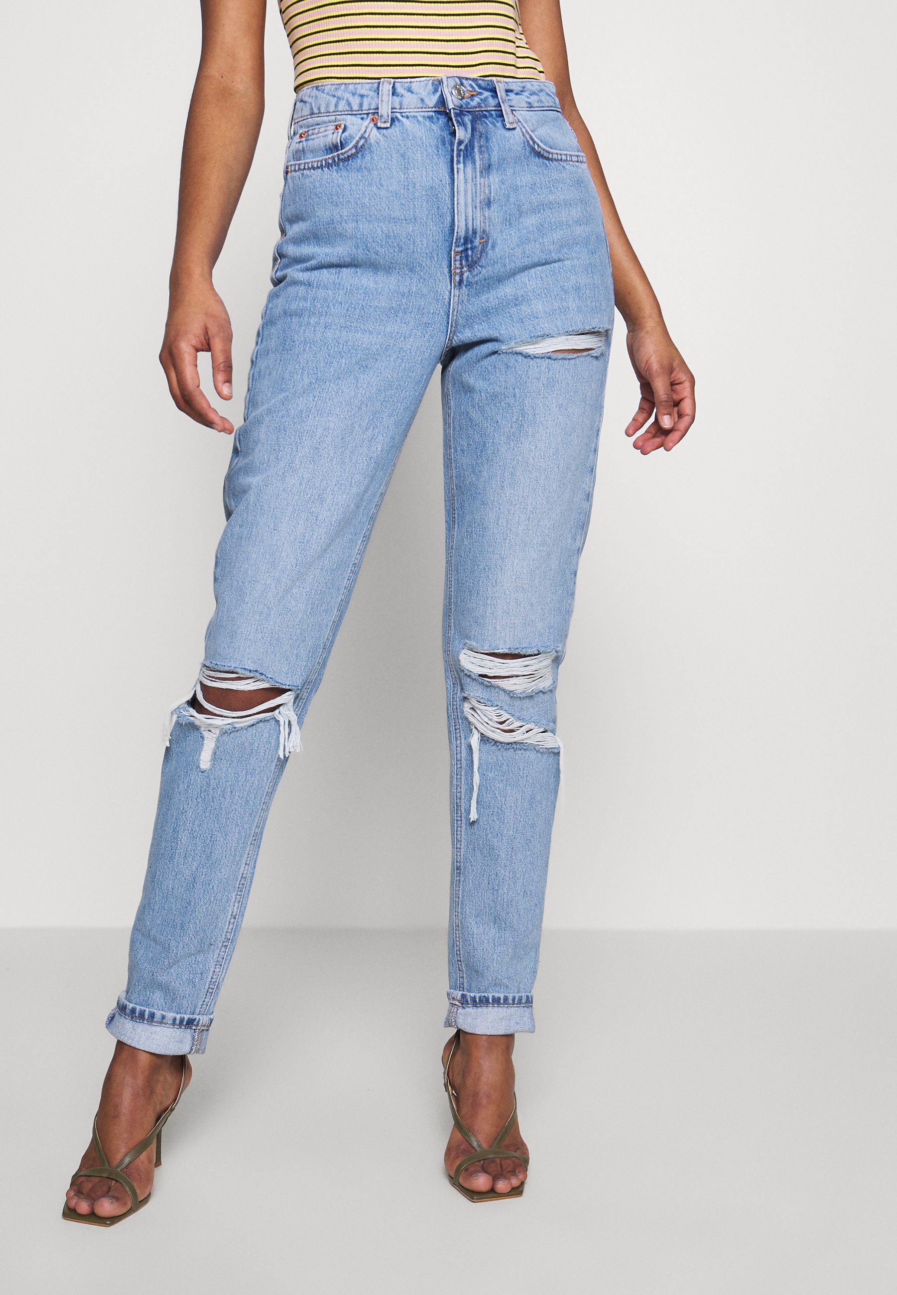 Topshop Tall Mom Tokyo Rip Jeans Straight Leg Bleach Blau Zalando De