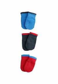 Manoplas de punto en tres pares: azul y gris oscuro, gris con rojo y gris oscuro, rojo con azul. Cada par tiene puños con borde acanalado y una textura suave.