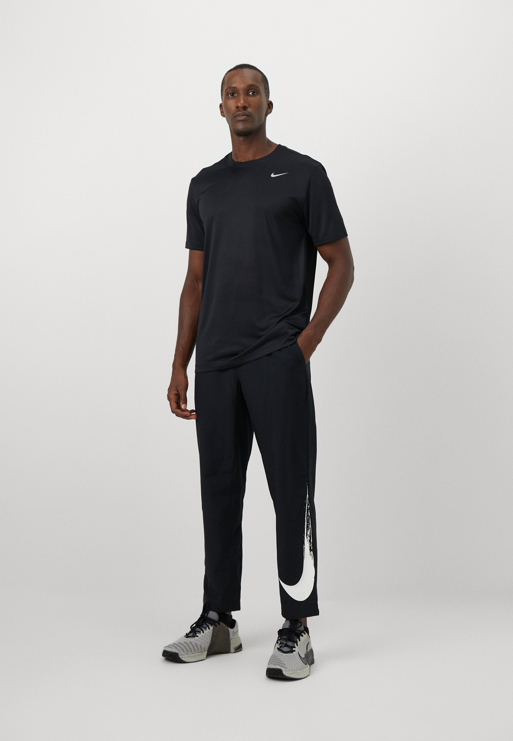 nike tracksuit bottoms large