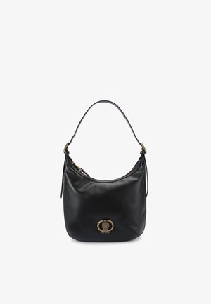 Borsa a mano in pelle nera con forma curva, dettagli in metallo dorato, logo ben visibile e una sola tracolla per il trasporto.