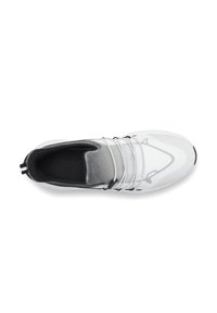 Sportlicher Schuh mit einem Obermaterial aus weißem und grauem Mesh, elastischen Schnürsenkeln und einer strukturierten Sohle. Verfügt über ein schwarzes, gepolstertes Innenfutter und minimales Logo-Detail.