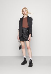 Vero Moda VMBECCA PLAIN - Blusa - sable