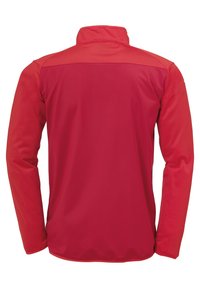 Rød langærmet jakke med høj krave. Lavet af glat, letvægtsstof, med et ensfarvet mønster og en afslappet pasform.