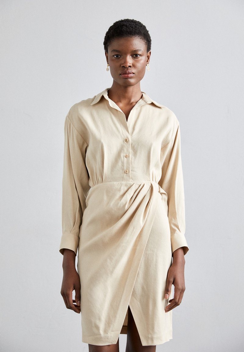 maje - RILINEN - Shirt dress - beige, Enlarge