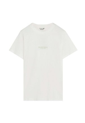 Camiseta blanca de manga corta con cuello redondo y pequeño logotipo de texto "Scalpers Company" centrado en color claro en el pecho.
