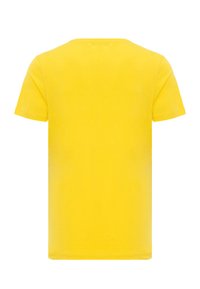 Gelbes T-Shirt mit kurzen Ärmeln, Rundhalsausschnitt, aus leichtem Baumwollmaterial, glatte Textur, minimalistisch ohne Muster oder Logos.