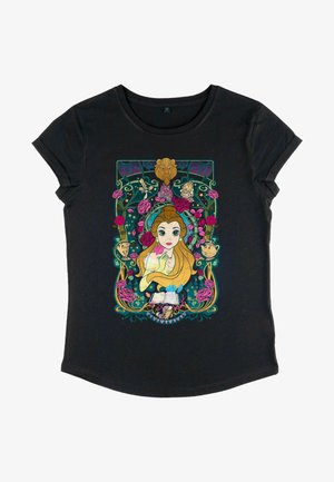 Czarna bawełniana koszulka z kolorowym graficznym wzorem przedstawiającym postać wśród róż, filiżanek herbaty i lwa, z misternymi detalami.