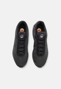 Nike Sportswear AIR MAX DN - Sneakers basse - anthracite/light crimson/dark smoke grey