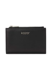Portafoglio in pelle nera con chiusura a zip, caratterizzato dal logo "kazar" impresso, forma rettangolare, texture liscia e design pulito e minimale.
