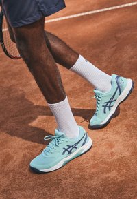 Unselected, teal tint/thunder blue