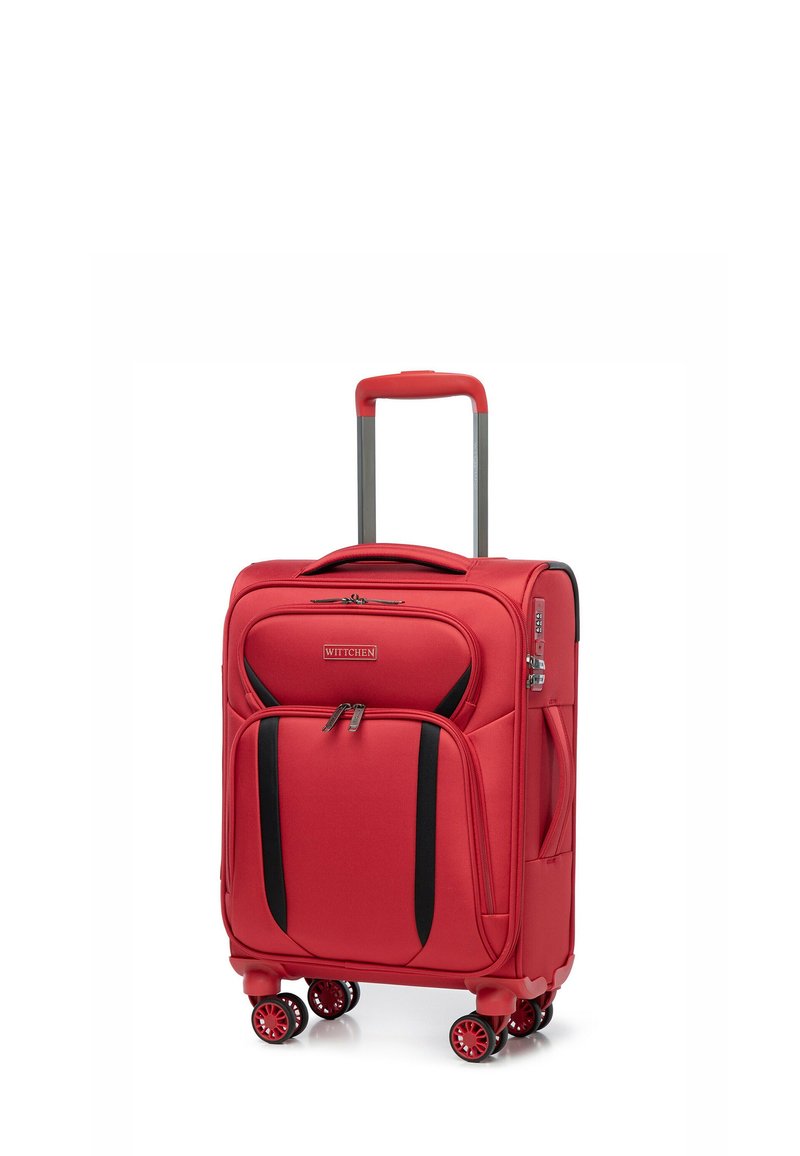 Rode koffer met vier draaibare wielen, een uitschuifbare handgreep en voorzakken met rits. Gemaakt van duurzaam materiaal en voorzien van zwarte accenten.