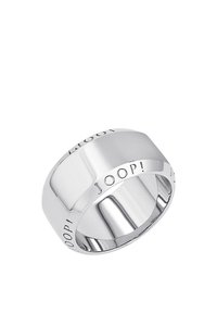 Anello in argento con finitura liscia e testo inciso "JOOP!" attorno al bordo. Forma arrotondata; superficie lucida e riflettente.