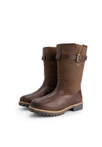 Bruine leren laarzen tot halverwege de kuit met robuuste zolen, verstelbare bandjes met gespen vlakbij de bovenkant, en een gestructureerde bovenste schacht.