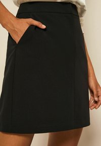 Friends Like These TAILORED POCKETS- REGULAR FIT - sukňa v tvare A - black