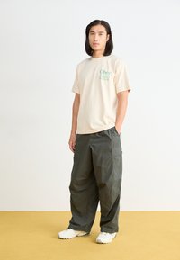 Obey Clothing DEVON GIANT PANT - Armijas stila bikses - chimera