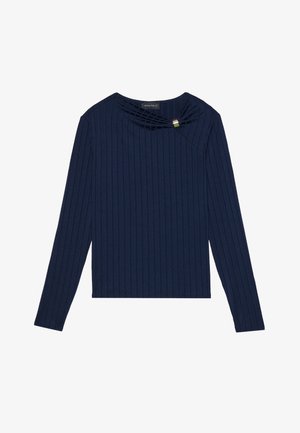 Mørkeblå langermet ribbet topp med rund hals, som har en dekorativ vridning og en liten metallakcent.
