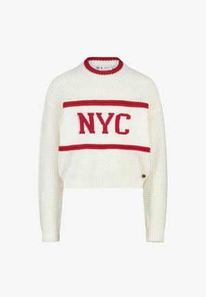 Pull blanc en maille avec un design court, arborant un graphisme rouge "NYC" et des accents rayés au niveau de l'encolure et de l'ourlet. Tissu texturé.