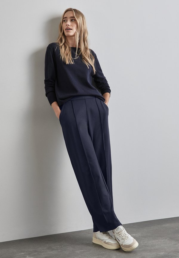 CASUAL FIT - Stoffhose - blau