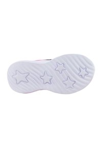 Suola di una sneaker caratterizzata da una superficie bianca con una texture ondulata e cinque impronte a forma di stella di colore viola chiaro.