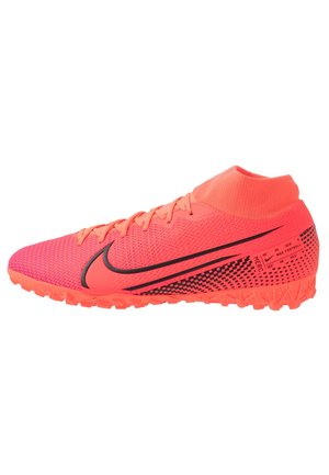 Botines de fútbol para césped - red