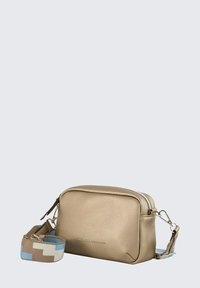 Borsa a tracolla con texture in bronzo, chiusura con zip e tracolla rimovibile con motivo nei toni di blu, beige e marrone. Forma rettangolare, design compatto.