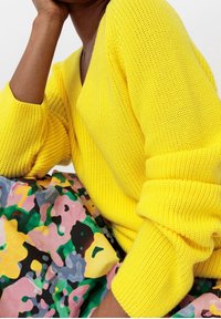 hessnatur Strickpullover - yellow