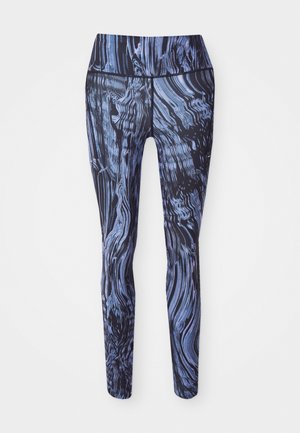 Leggings marbrés noirs et bleus avec une taille haute. Fabriqués à partir d'un tissu extensible, offrant une texture lisse et un design ajusté.