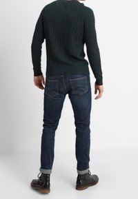 Pier One Stickad tröja - mottled dark green