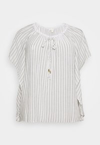 Blusa ligera a rayas en blanco y gris, con escote redondo fruncido, detalle de lazo y mangas cortas y sueltas. Textura suave.