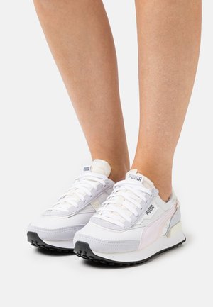 FUTURE RIDER DISPLACED - Sneakers basse - white/lavender fog