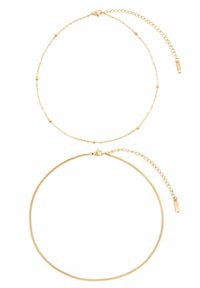 Goldschmuckset mit zwei Halsketten. Die obere hat eine zarte Kette mit kleinen Perlen; die untere hat ein glattes, flaches Kettendesign.