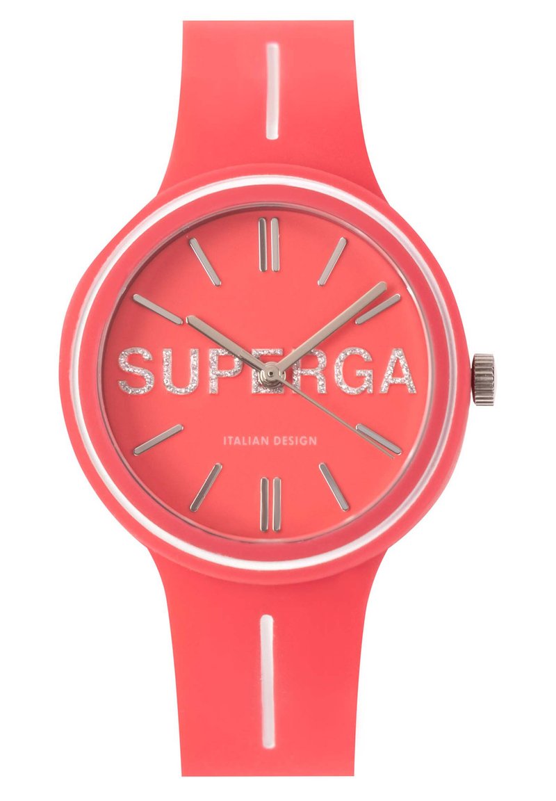 Rdeča silikonska ura s okroglo številčnico, srebrnimi označevalci ur in logotipom "SUPERGA" v bleščicah. Gladka tekstura, minimalističen dizajn.