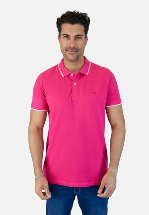 Camiseta polo rosa brillante con cuello y acentos en las mangas blancos, hecha de algodón texturizado, que presenta un pequeño logo bordado en el pecho.
