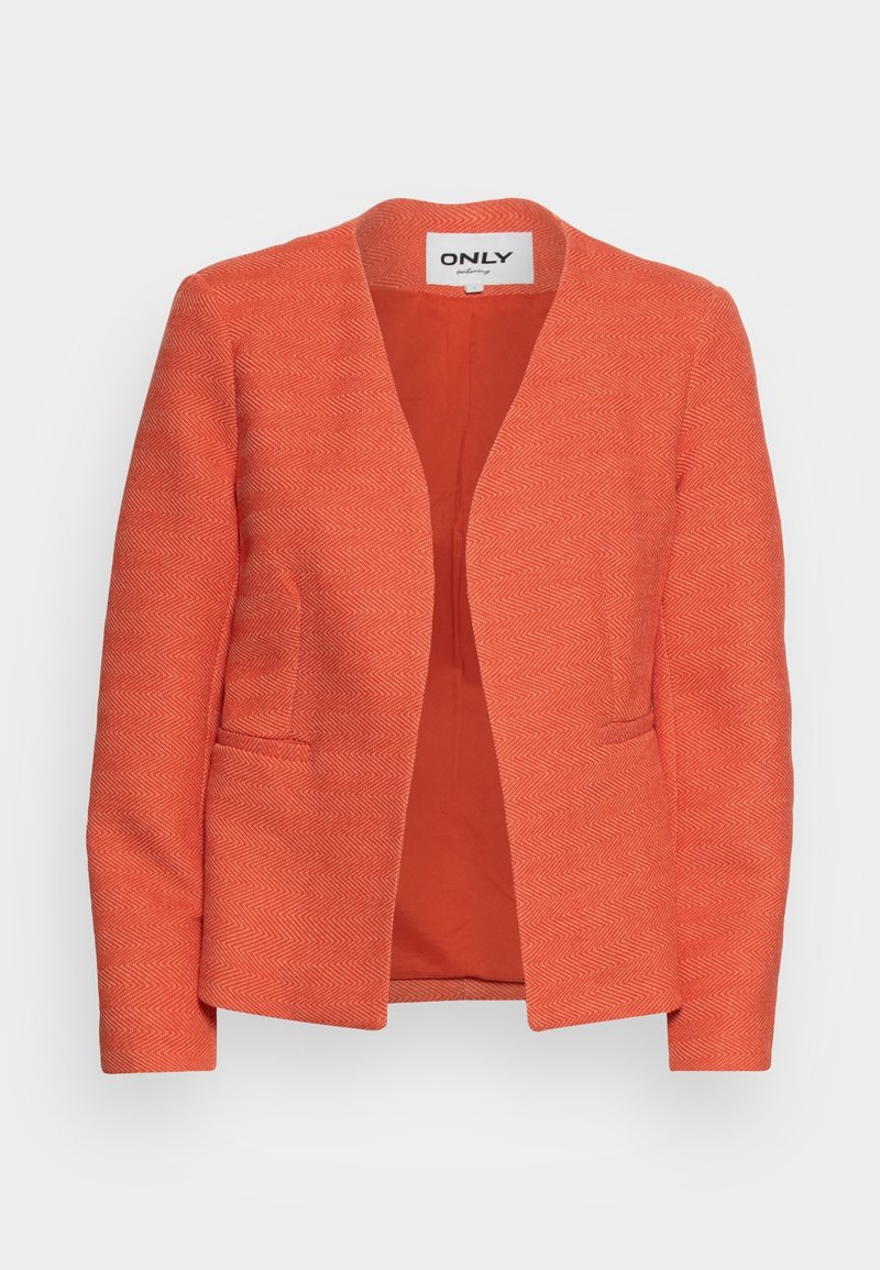 Blazer texturé orange à manches longues sans boutons, avec une étiquette portant la mention "ONLY" à l'intérieur du col au niveau du cou.