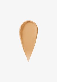 Flytende foundation-svamp i en avsmalnet form, lys beige farge med en jevn, kremaktig tekstur som reflekterer subtil glans.