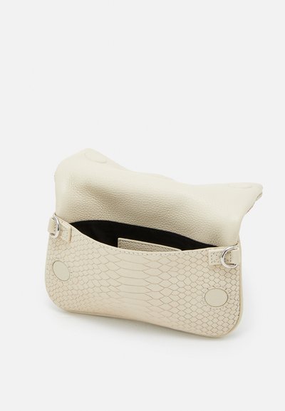 Zadig & Voltaire ROCK NANO SOFT SAVAGE - Geantă crossbody - flash