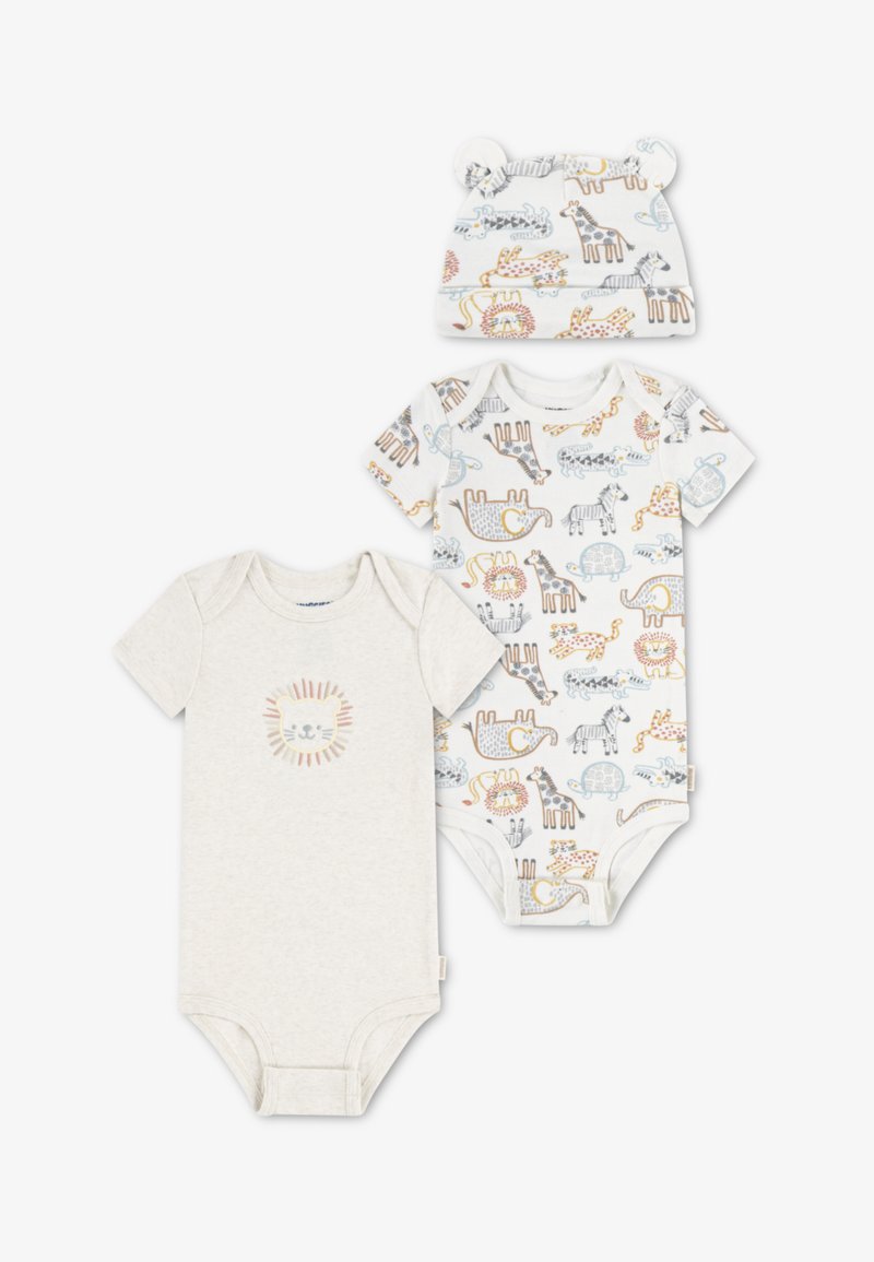 Σετ τριών βρεφικών φορμάκια: ένα κρεμ με γραφικό λιονταριού, ένα λευκό με ζωάκια σε παστέλ χρώματα και ένα ταιριαστό καπέλο με αυτιά αρκούδας.