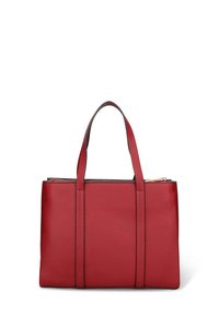 Borsa a mano in pelle rossa martellata con doppio manico superiore, chiusura a zip e rifiniture nere. Forma quadrata con superficie strutturata e hardware minimalista.