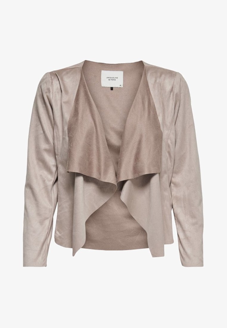 Ljust beige draperad jacka med långa ärmar, tillverkad av mjukt satinmaterial. Har en lagerdesign framtill och en etikett på insidan.