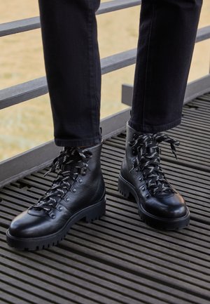 LUCINDA HIKER  - Botins de atacadores - black